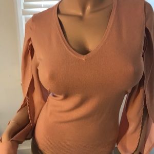 Open-sleeve  v-neck sweater by NYandComp Sz-Med